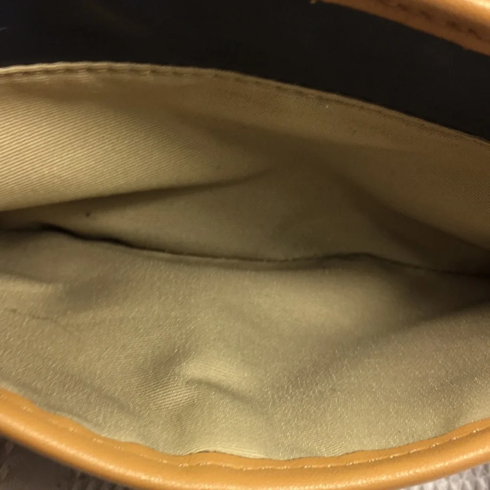 Coach elegant soft glove leather purse EUC